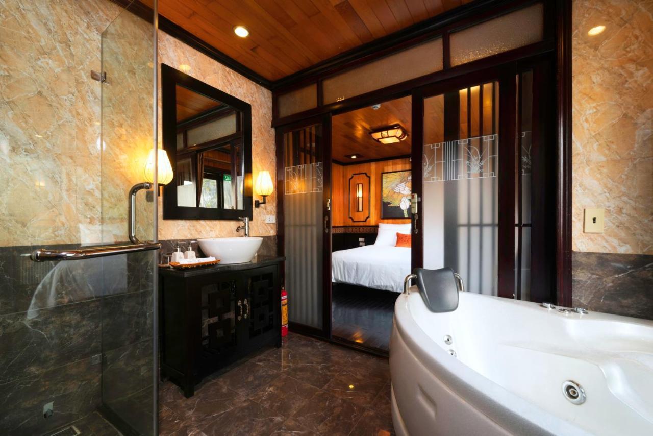Arcady Boutique Cruise Hotel Ha Long Exterior photo